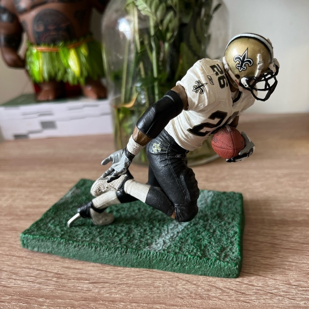 NFL Player McAllister 2003 Figurine